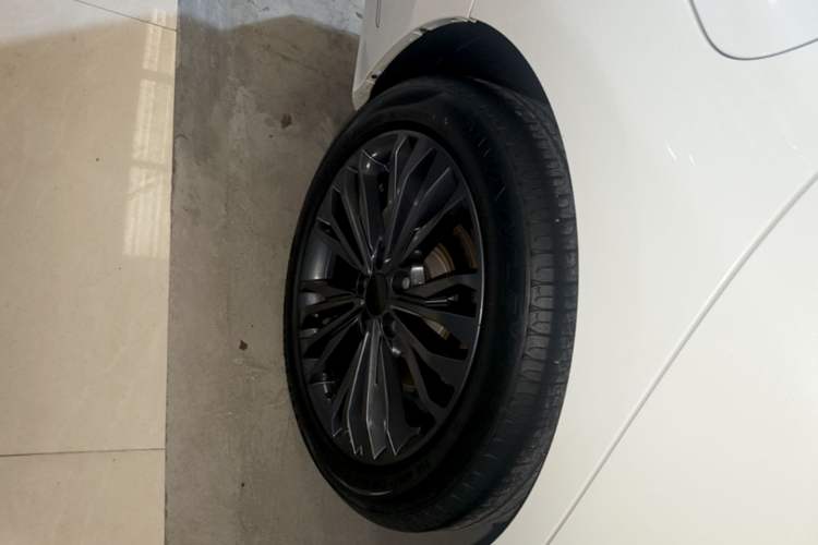 Used Dongfeng Aeolus Yixuan MAX 2021 1.5T Ultra-Stylish Trendsetter Edition Right Rear Wheel Hub