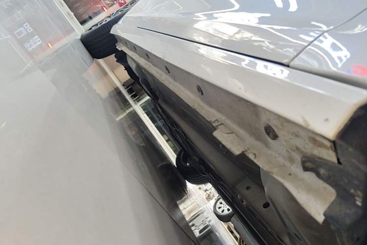 Used Dongfeng Aeolus Yixuan MAX 2021 1.5T Super Cool Trendy Dad Edition Right Side Sill