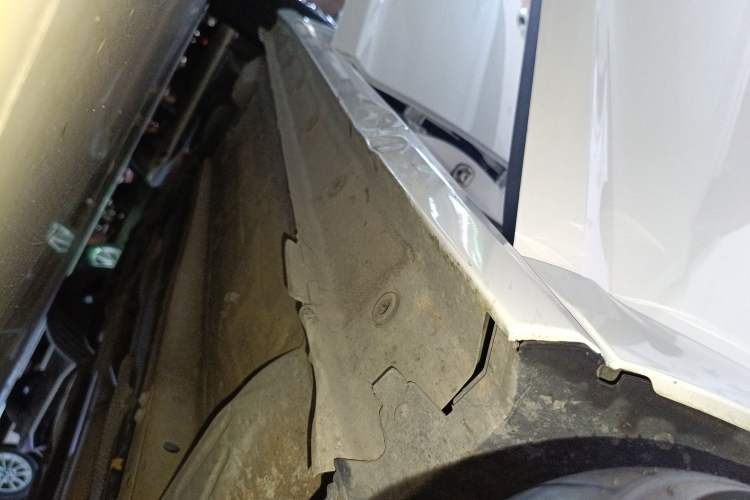 Used Dongfeng Aeolus Yixuan MAX 2021 1.5T Super-Powered Dad Edition Right Side Sill