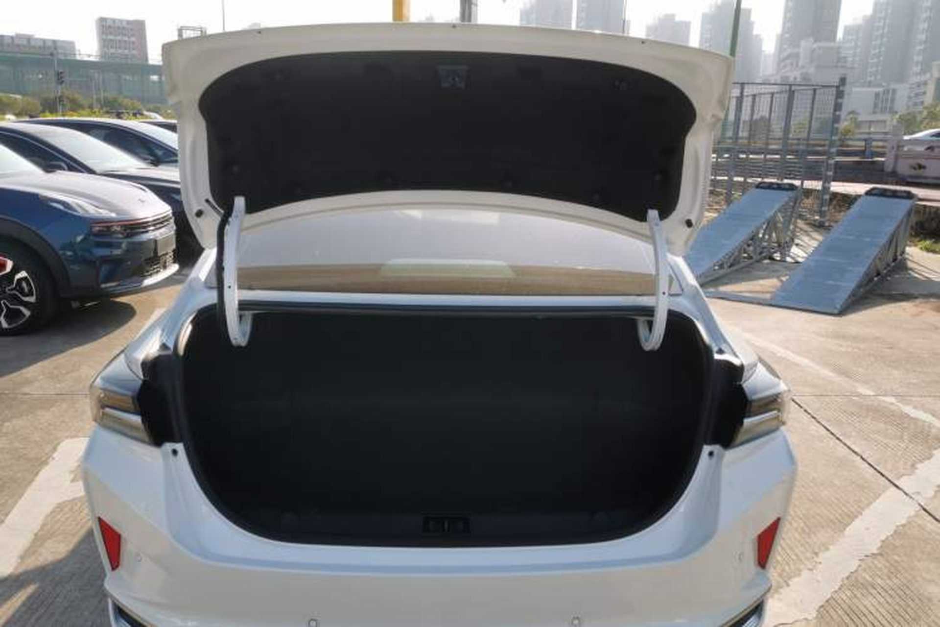 Used Dongfeng Aeolus Yixuan MAX 2021 Super-Efficient Dad Hybrid Edition Trunk