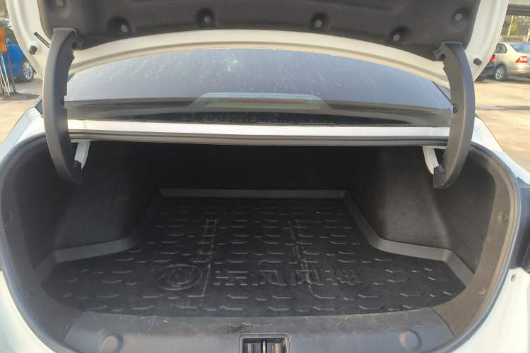 Used Dongfeng Aeolus Yixuan MAX 2021 1.5T Super Cool Trendy Dad Edition Trunk