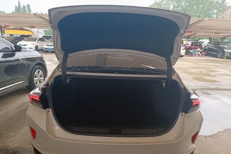 Used Dongfeng Aeolus Yixuan MAX 2021 1.5T Super Cool Trendy Dad Edition Trunk
