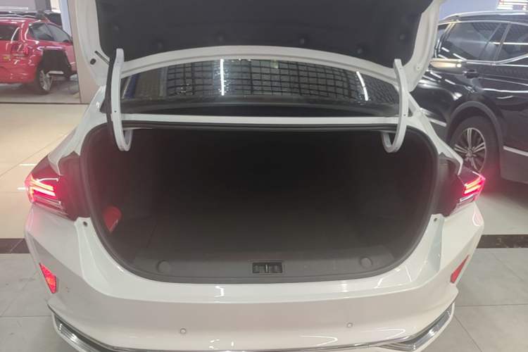 Used Dongfeng Aeolus Yixuan MAX 2021 1.5T Super-Powered Dad Edition Trunk