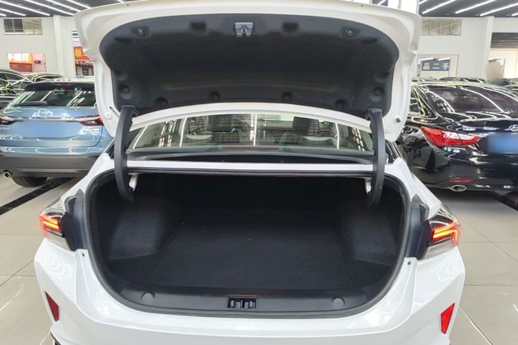 Used Dongfeng Aeolus Yixuan MAX 2021 1.5T Super Cool Trendy Dad Edition Trunk