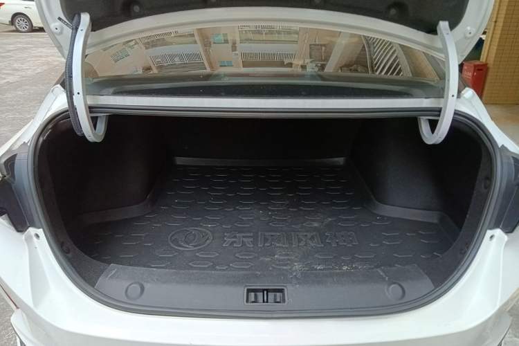 Used Dongfeng Aeolus Yixuan MAX 2021 1.5T Super Cool Trendy Dad Edition Trunk