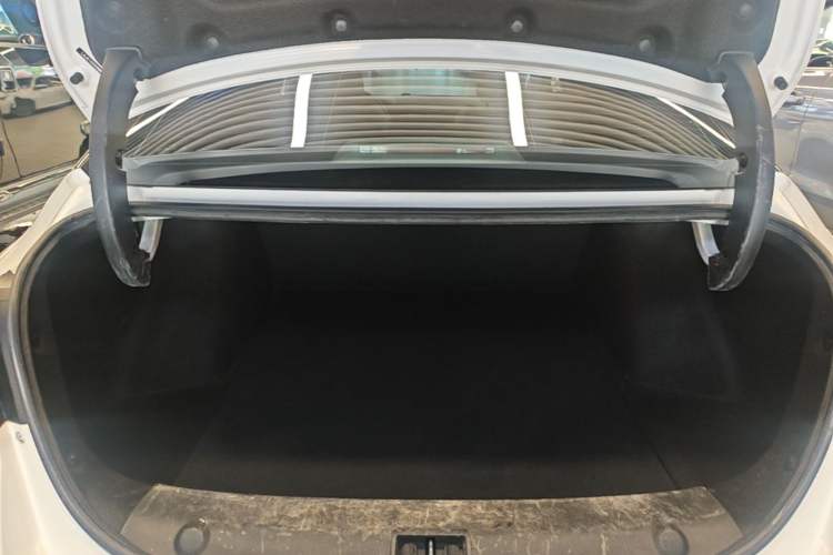 Used Dongfeng Aeolus Yixuan MAX 2021 1.5T Super Cool Trendy Dad Edition Trunk