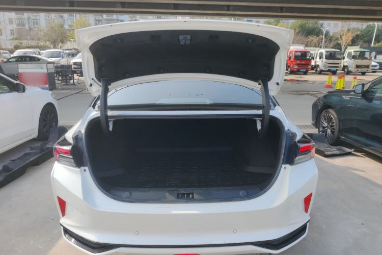 Used Dongfeng Aeolus Yixuan MAX 2021 1.5T Super Cool Trendy Dad Edition Trunk