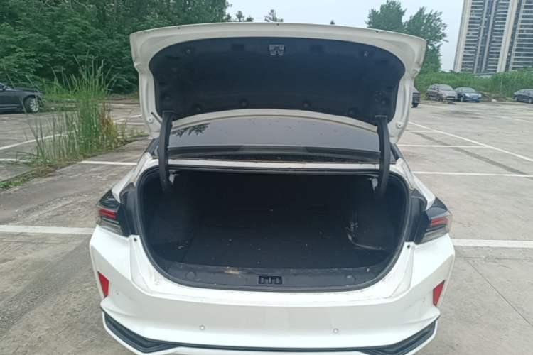 Used Dongfeng Aeolus Yixuan MAX 2021 1.5T Super Cool Trendy Dad Edition Trunk