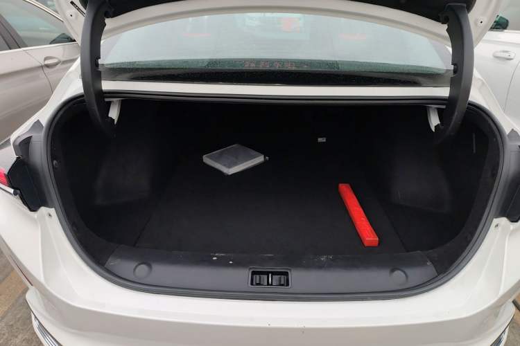 Used Dongfeng Aeolus Yixuan MAX 2021 1.5T Ultra-Stylish Trendsetter Edition Trunk