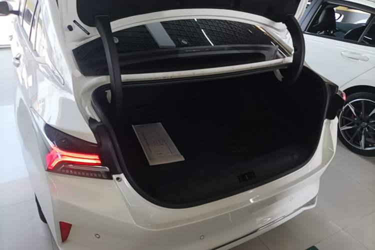 Used Dongfeng Aeolus Yixuan MAX 2021 1.5T Ultra-Stylish Trendsetter Edition Trunk