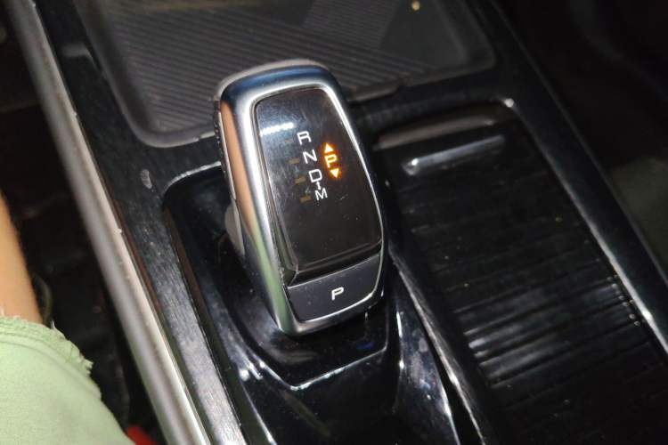 Used Dongfeng Aeolus Yixuan MAX 2022 1.5T Super Stylish Trendsetter Edition Gear Lever