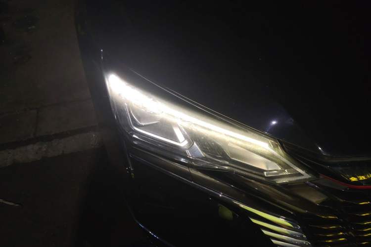 Used Dongfeng Aeolus Yixuan MAX 2022 1.5T Super Stylish Trendsetter Edition Right Front Headlight