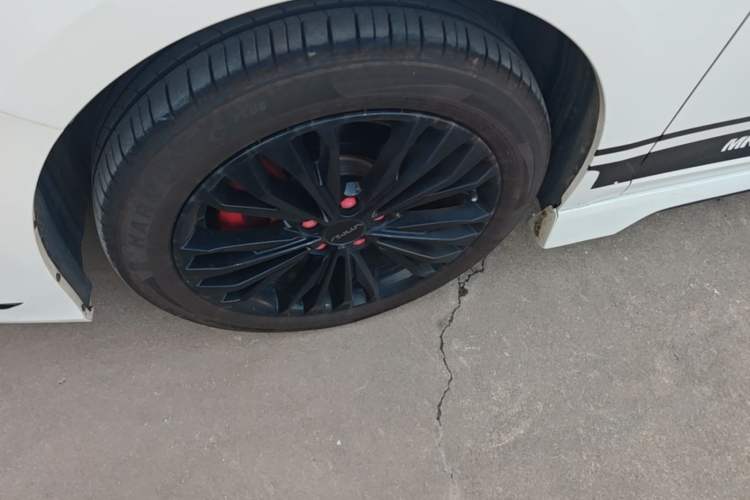 Used Dongfeng Aeolus Yixuan MAX 2022 1.5T Super Stylish Trendsetter Edition Left Front Wheel Hub