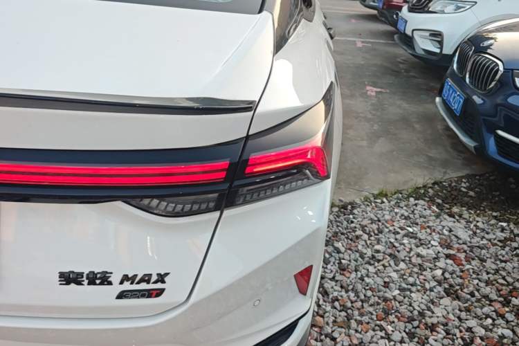 Used Dongfeng Aeolus Yixuan MAX 2022 1.5T Super Stylish Trendsetter Edition Right Rear Taillight