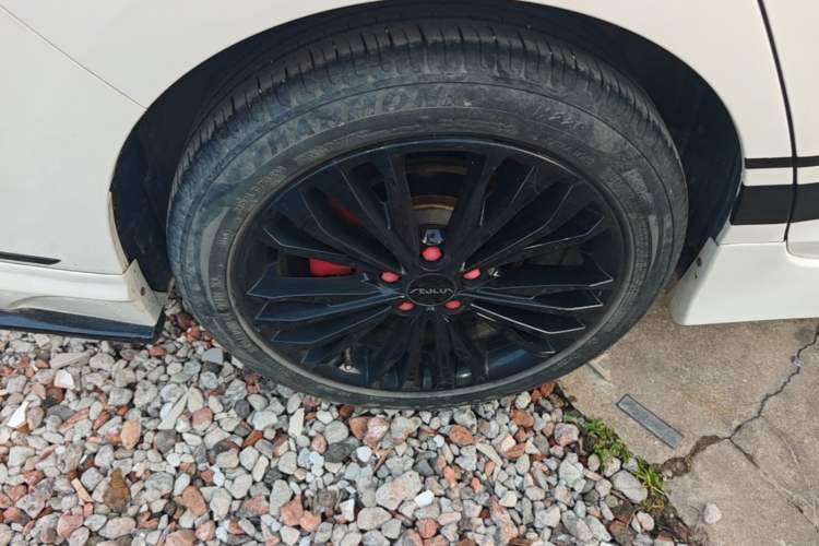 Used Dongfeng Aeolus Yixuan MAX 2022 1.5T Super Stylish Trendsetter Edition Right Rear Wheel Hub