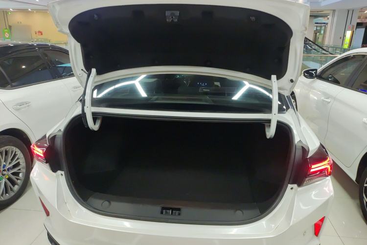 Used Dongfeng Aeolus Yixuan MAX 2022 1.5T Super Stylish Trendsetter Edition Trunk
