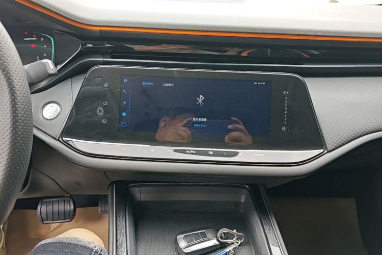 Used Dongfeng Aeolus Yixuan MAX 2023 1.5T Ultra-Stylish Trendsetting Dad Edition Audio And AC Panel