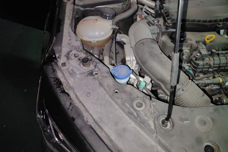 Used Dongfeng Aeolus Yixuan MAX 2023 1.5T Super-Powered Dad Edition Engine Bay Right