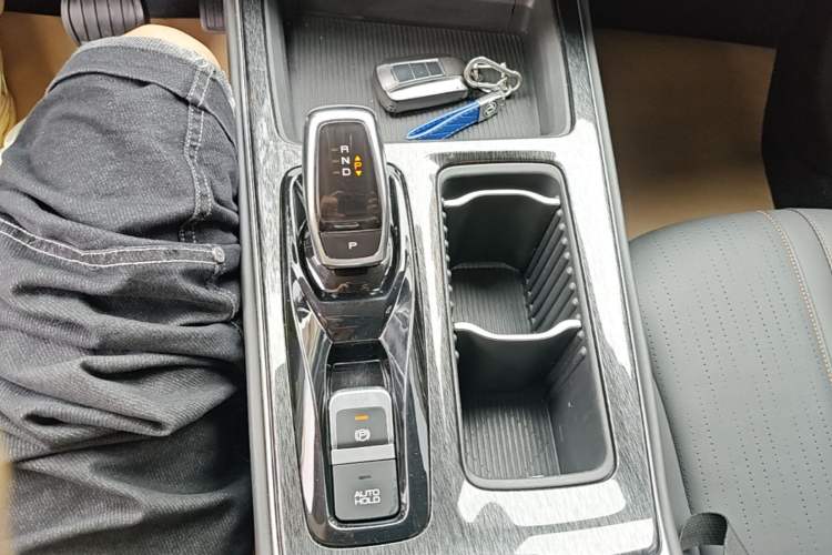 Used Dongfeng Aeolus Yixuan MAX 2023 1.5T Ultra-Stylish Trendsetting Dad Edition Gear Lever