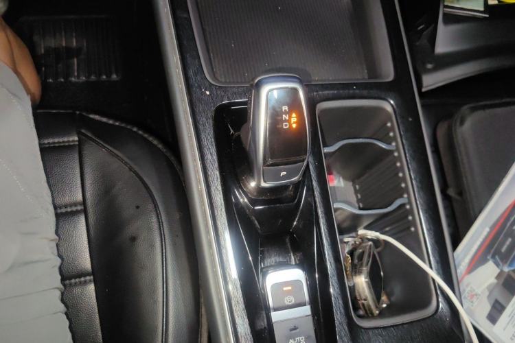 Used Dongfeng Aeolus Yixuan MAX 2023 1.5T Super-Powered Dad Edition Gear Lever