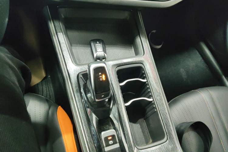 Used Dongfeng Aeolus Yixuan MAX 2023 1.5T Ultra-Stylish Trendsetting Dad Edition Gear Lever