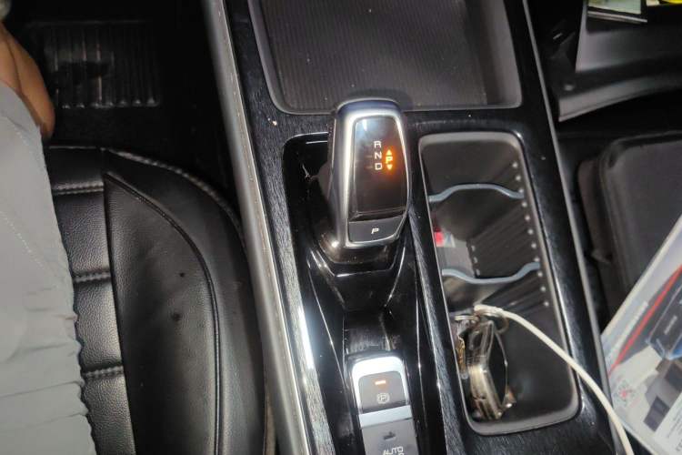 Used Dongfeng Aeolus Yixuan MAX 2023 1.5T Super-Powered Dad Edition Gear Lever