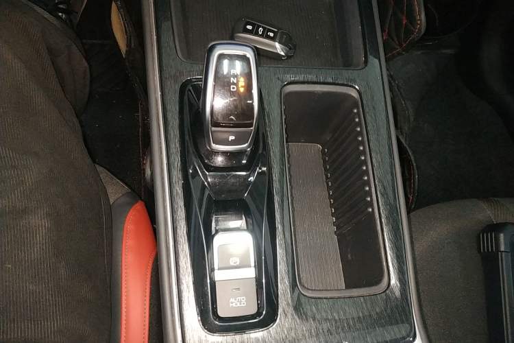 Used Dongfeng Aeolus Yixuan MAX 2023 1.5T Super-Powered Dad Edition Gear Lever