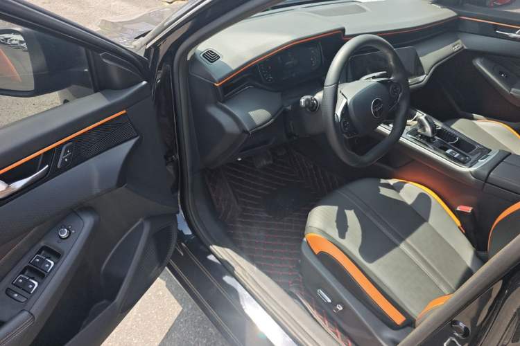 Used Dongfeng Aeolus Yixuan MAX 2023 1.5T Ultra-Stylish Trendsetting Dad Edition Interior 2