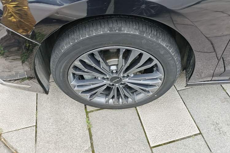 Used Dongfeng Aeolus Yixuan MAX 2023 1.5T Ultra-Stylish Trendsetting Dad Edition Left Front Wheel Hub