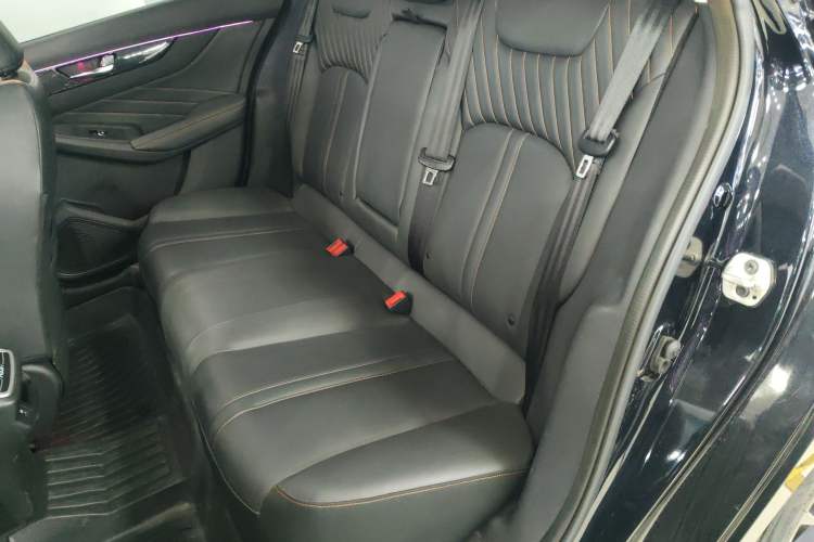 Used Dongfeng Aeolus Yixuan MAX 2023 1.5T Ultra-Stylish Trendsetting Dad Edition Left Rear Seat