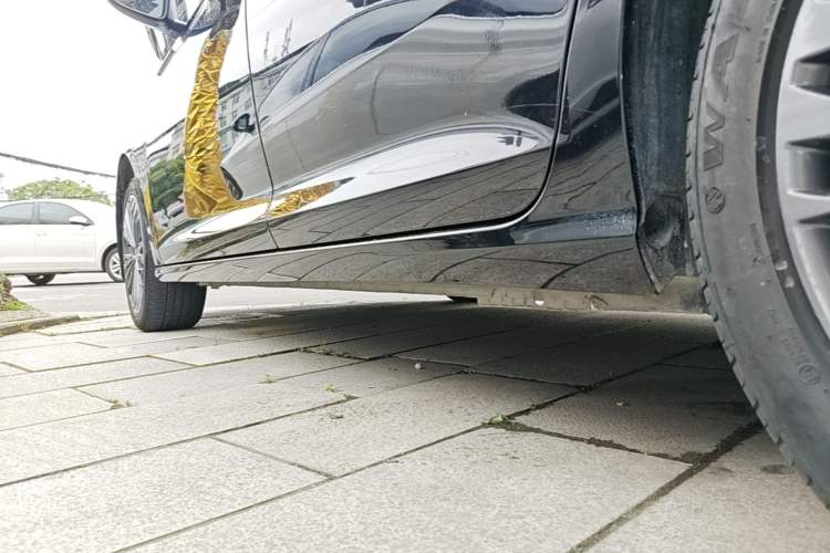 Used Dongfeng Aeolus Yixuan MAX 2023 1.5T Ultra-Stylish Trendsetting Dad Edition Left Side Sill