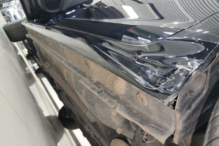 Used Dongfeng Aeolus Yixuan MAX 2023 1.5T Ultra-Stylish Trendsetting Dad Edition Left Side Sill