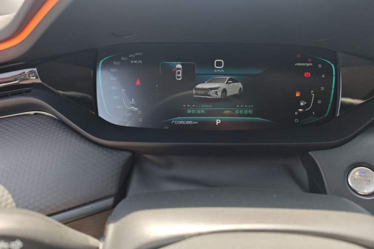Used Dongfeng Aeolus Yixuan MAX 2023 1.5T Ultra-Stylish Trendsetting Dad Edition Odometer Close Up