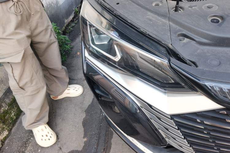 Used Dongfeng Aeolus Yixuan MAX 2023 1.5T Super-Powered Dad Edition Right Front Headlight