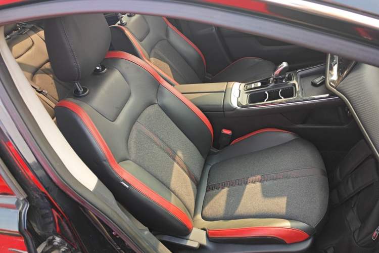 Used Dongfeng Aeolus Yixuan MAX 2023 1.5T Super-Powered Dad Edition Right Front Seat