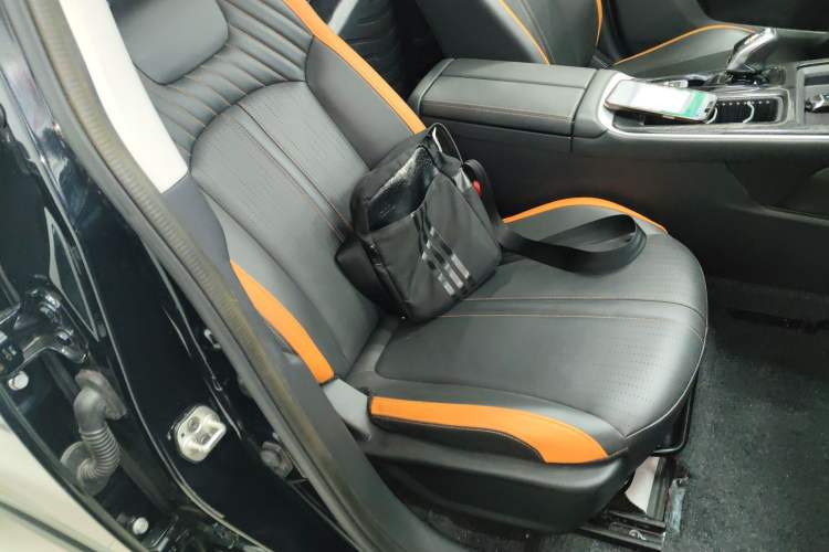 Used Dongfeng Aeolus Yixuan MAX 2023 1.5T Ultra-Stylish Trendsetting Dad Edition Right Front Seat