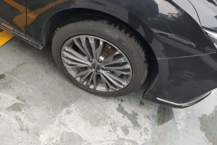 Used Dongfeng Aeolus Yixuan MAX 2023 1.5T Ultra-Stylish Trendsetting Dad Edition Right Front Wheel Hub