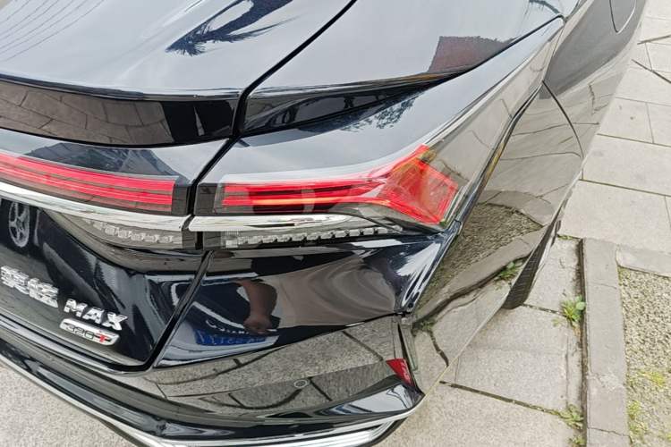 Used Dongfeng Aeolus Yixuan MAX 2023 1.5T Ultra-Stylish Trendsetting Dad Edition Right Rear Taillight