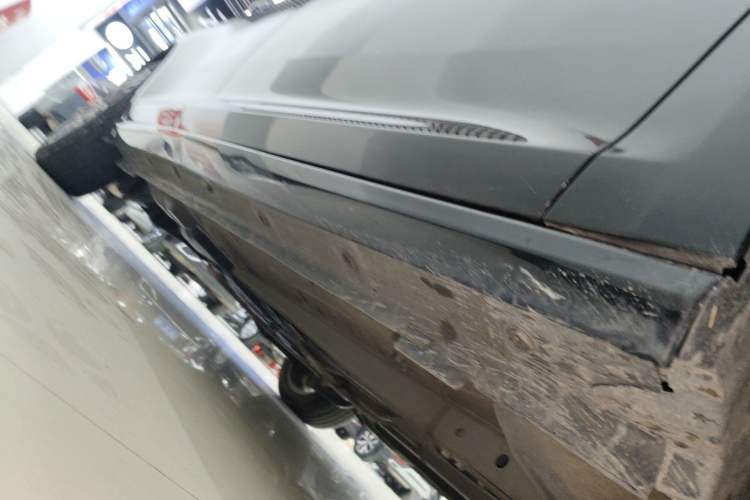 Used Dongfeng Aeolus Yixuan MAX 2023 1.5T Ultra-Stylish Trendsetting Dad Edition Right Side Sill