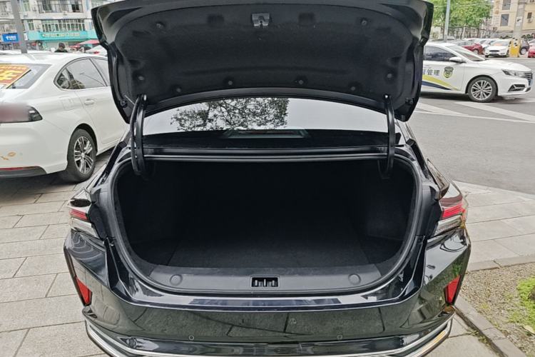 Used Dongfeng Aeolus Yixuan MAX 2023 1.5T Ultra-Stylish Trendsetting Dad Edition Trunk