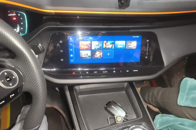 Used Dongfeng Aeolus Yixuan MAX 2023 1.5T Ultra-Stylish Trendsetting Dad Edition Audio And AC Panel