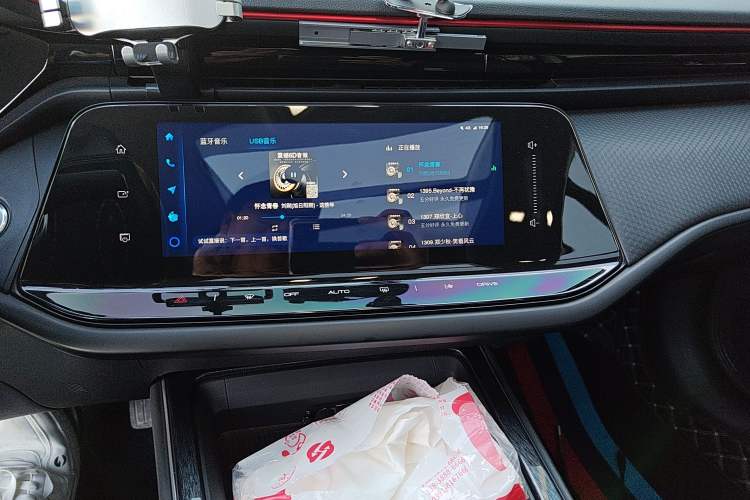 Used Dongfeng Aeolus Yixuan MAX 2023 1.5T Super-Powered Dad Edition Audio And AC Panel