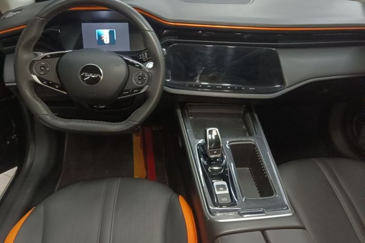 Used Dongfeng Aeolus Yixuan MAX 2023 1.5T Ultra-Stylish Trendsetting Dad Edition Center Console