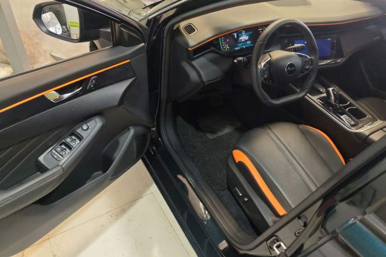 Used Dongfeng Aeolus Yixuan MAX 2023 1.5T Ultra-Stylish Trendsetting Dad Edition Driver Seat