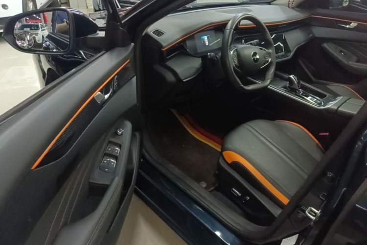 Used Dongfeng Aeolus Yixuan MAX 2023 1.5T Ultra-Stylish Trendsetting Dad Edition Driver Seat