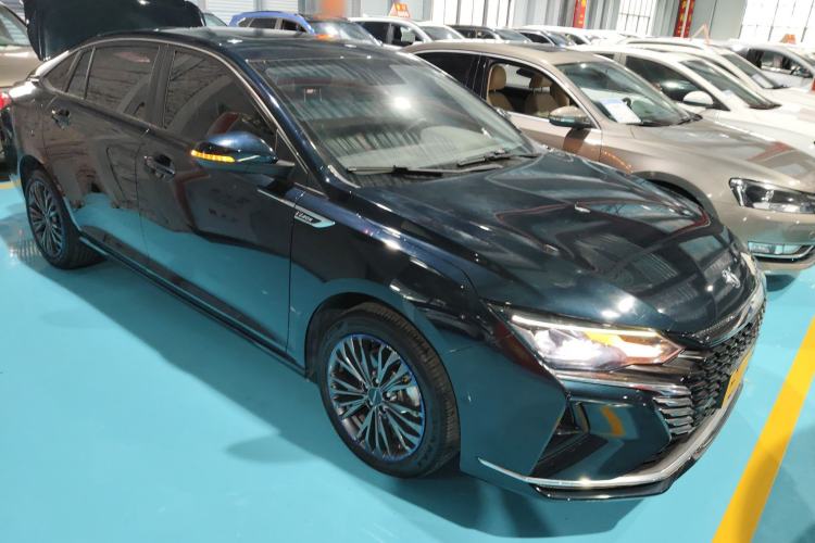 Used Dongfeng Aeolus Yixuan MAX 2023 1.5T Super-Powered Dad Edition Front Right 45 Deg