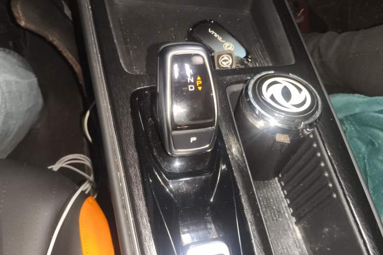Used Dongfeng Aeolus Yixuan MAX 2023 1.5T Ultra-Stylish Trendsetting Dad Edition Gear Lever