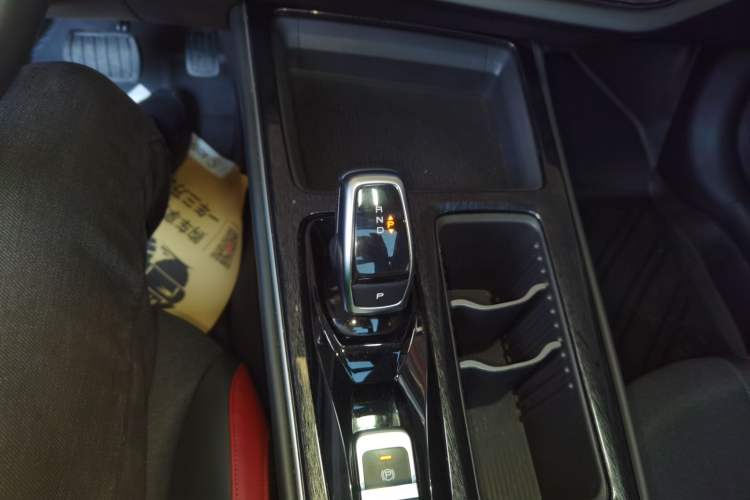 Used Dongfeng Aeolus Yixuan MAX 2023 1.5T Super-Powered Dad Edition Gear Lever