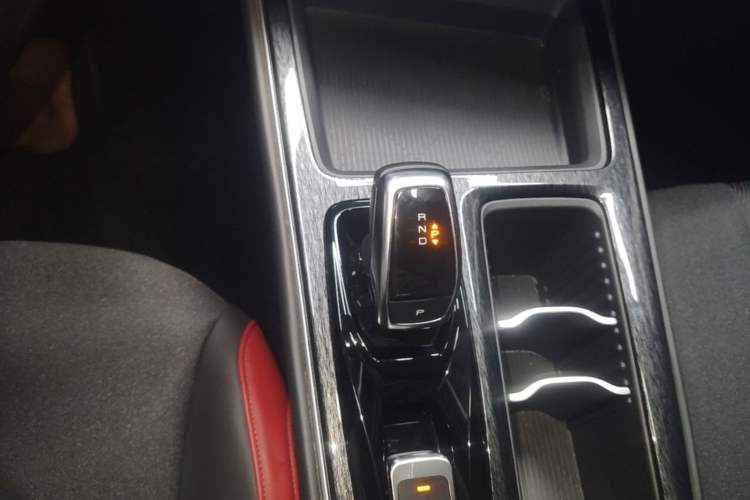 Used Dongfeng Aeolus Yixuan MAX 2023 1.5T Super-Powered Dad Edition Gear Lever