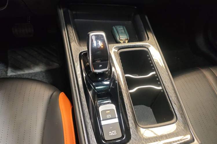 Used Dongfeng Aeolus Yixuan MAX 2023 1.5T Ultra-Stylish Trendsetting Dad Edition Gear Lever